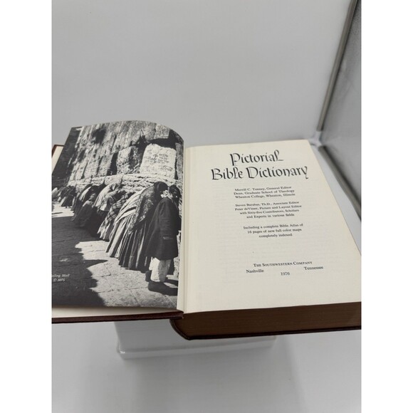 Vintage 1976 Pictorial Bible Dictionary With Topical Index & Maps - Picture 10 of 11